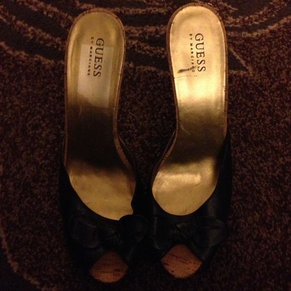 ✨Reduced✨Guess worn twice peep toe heels