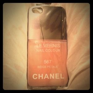 I-Phone 5 Chanel Nail Polish Case.. LOVE!!