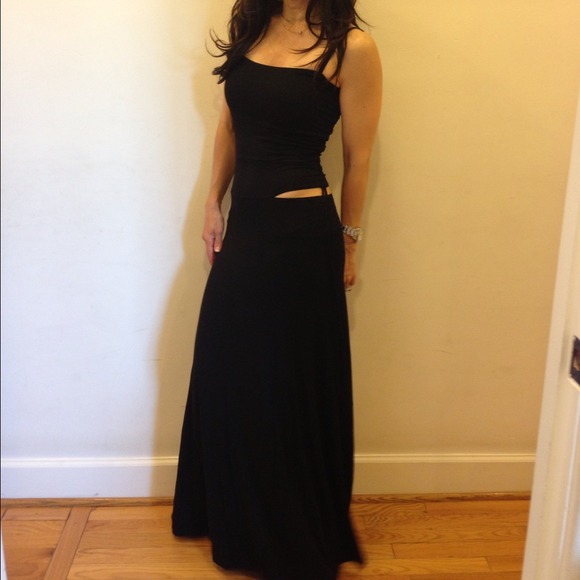 Omg the most beautiful dress with side cut out - Picture 3 of 4