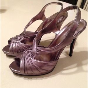 Alfani pewter pump