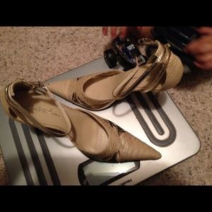 Was a gift, I never worn it. Final sale!