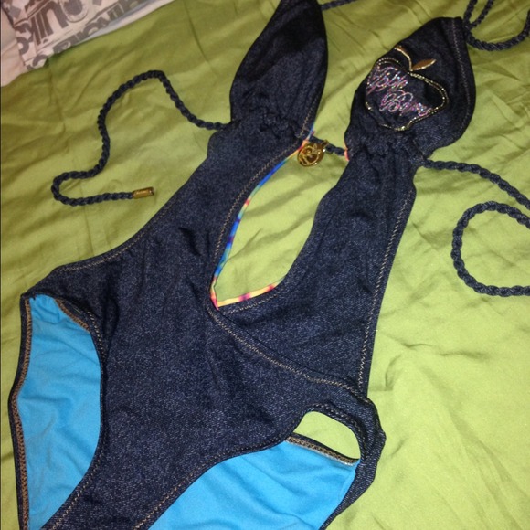 Bathing suit
