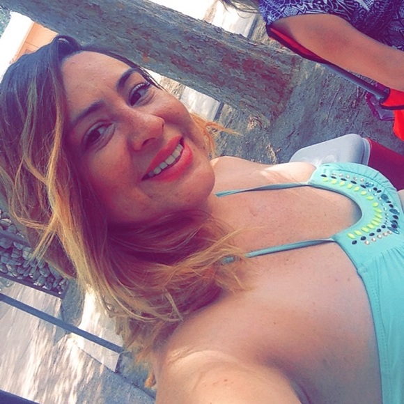 Welcome to my closet! - Picture 3 of 4