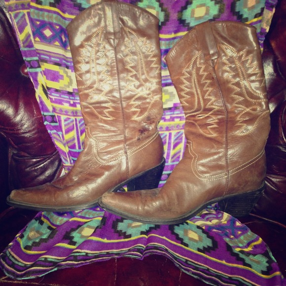 STEVE MADDEN, PERFECTLY WORN-IN cowboy boots!