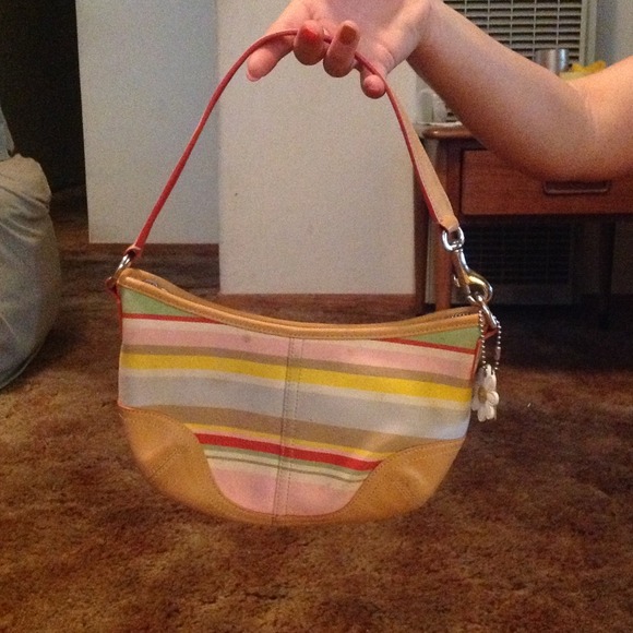 Coach Handbags - 🎉SUPER REDUCED PRICE🎉 Authentic Coach purse!