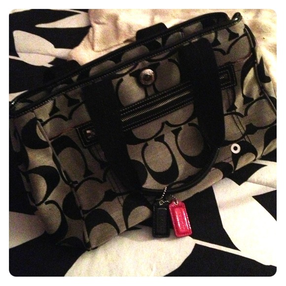 Coach bag barely used!!