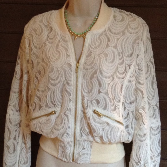 💢Sold in bundle💢Lace jacket 🌟Host Pick🌟 - Picture 3 of 4