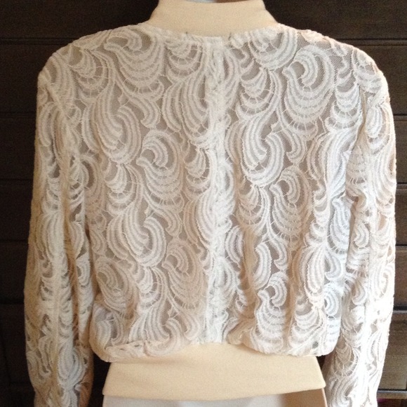 💢Sold in bundle💢Lace jacket 🌟Host Pick🌟 - Picture 4 of 4