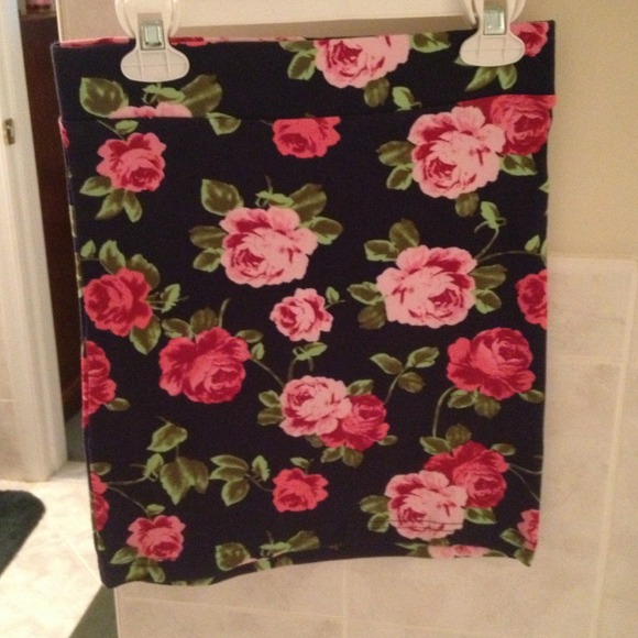 Flower shirt🌸 - Picture 1 of 1