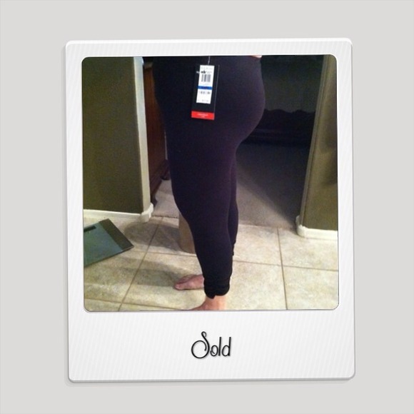 Sold in bundle. NWT black leggings.