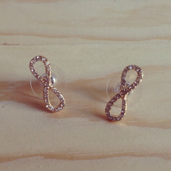 Jewelry - Infinity earrings - gold x 2