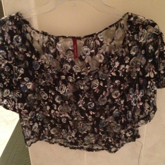 Half flowery top - Picture 1 of 1