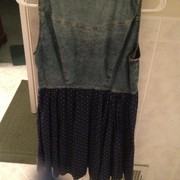 Country style dress - Picture 2 of 2