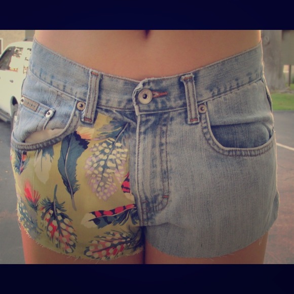 Colorful Feathers mid waist (cheekies)