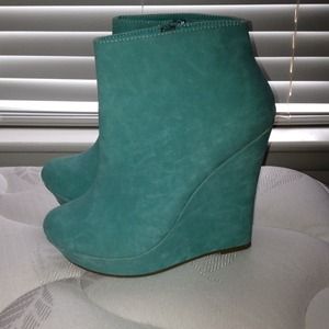 Mint booties