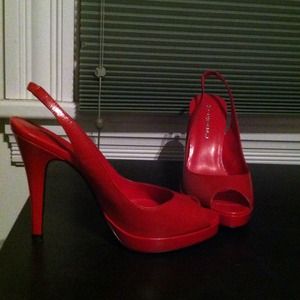 Cute red heels!