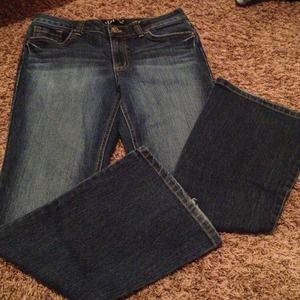 3 pairs of LEI Sophia Hipster Flare Size 7Short