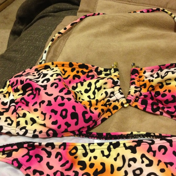 Cheetah print bikini - Picture 3 of 3