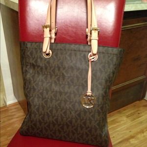 Authentic Michael Kors 'MacBook tote'/fits iPad