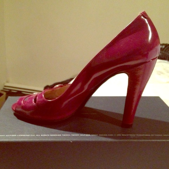 Marc by Marc Jabobs plum pump