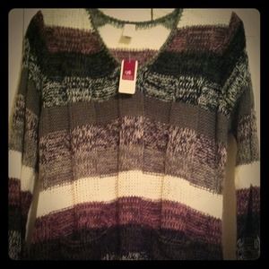 Nice Thin Sweater with Pockets in front*SOLD*
