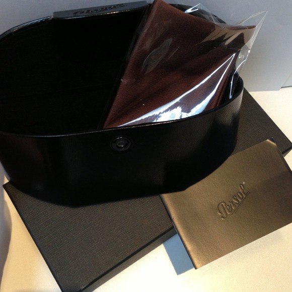 Persol sunglass case - Picture 2 of 2