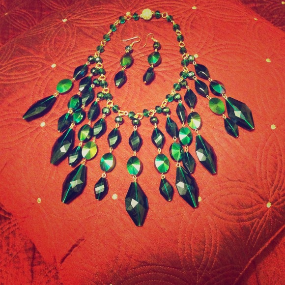 Emerald Green Necklace & Earring Set