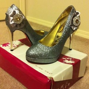 Super cute heels"PRICE REDUCED"