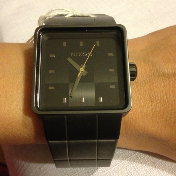 🌟SOLD🌟 Authentic Nixon Men's Watch "The Quatro"