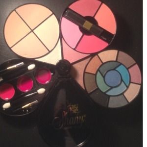 ⚡SOLD⚡💝Shany flower makeup palette