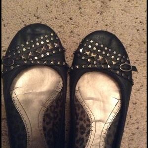 🔴🔴🔴TRADED!!!Studded flats!🔴🔴🔴