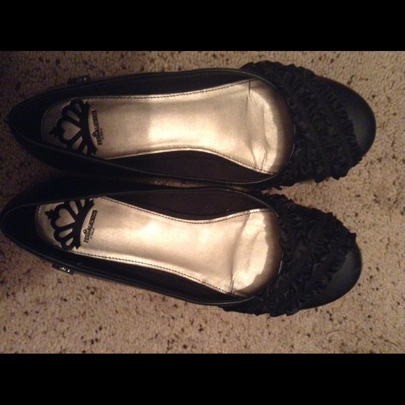 🔴🔴🔴SOLD IN BUNDLE!!!!! Black flats!🔴🔴🔴