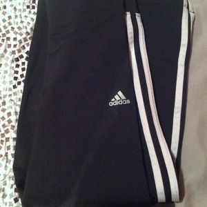 Adidas capri comfy climate pants
