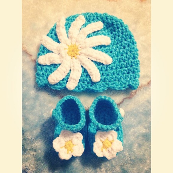 Crochet blue hat & sandals