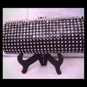 Studded clutch