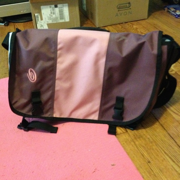 ON HOLD !!!Price cut!!!  Timbuk2 Messenger bag