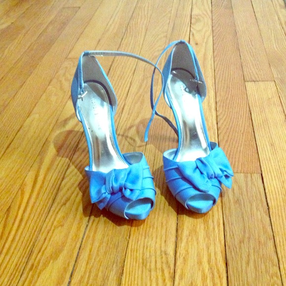 REDUCED Baby blue heels