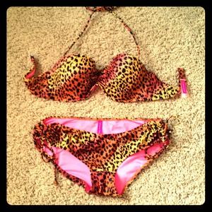 ✨Traded✨ Victoria secret suit. Medium.