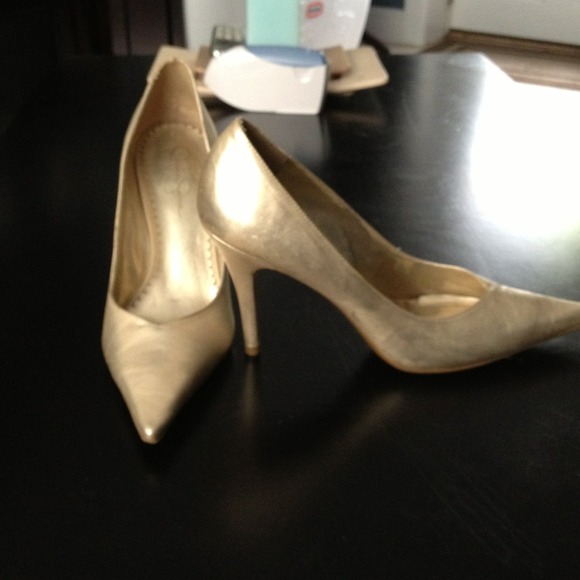 ✨REDUCED✨Gold leather pumps✨