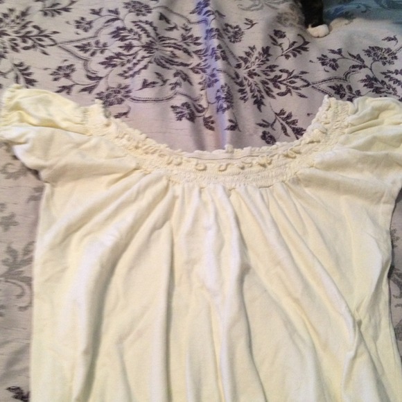 Cute pale green top - Picture 2 of 2