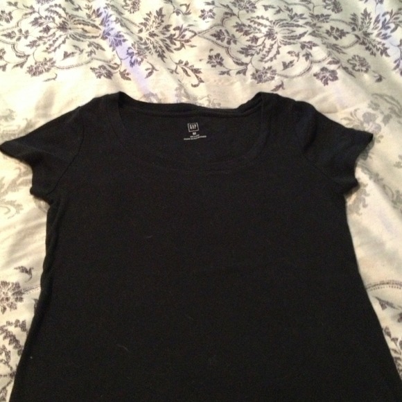 Black tee