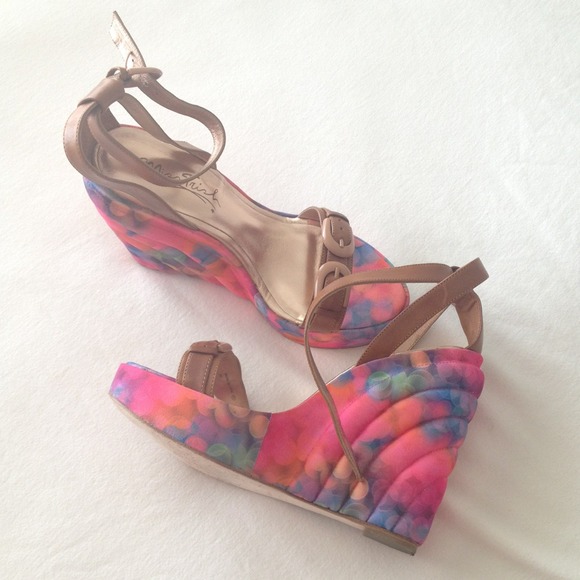 Gorgeous, brand new wedges, perfect for Summer!