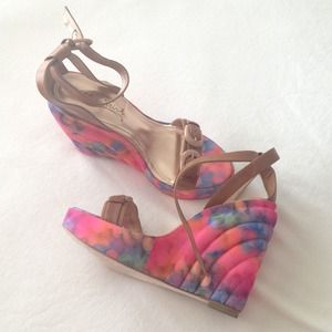 Gorgeous, brand new wedges, perfect for Summer!