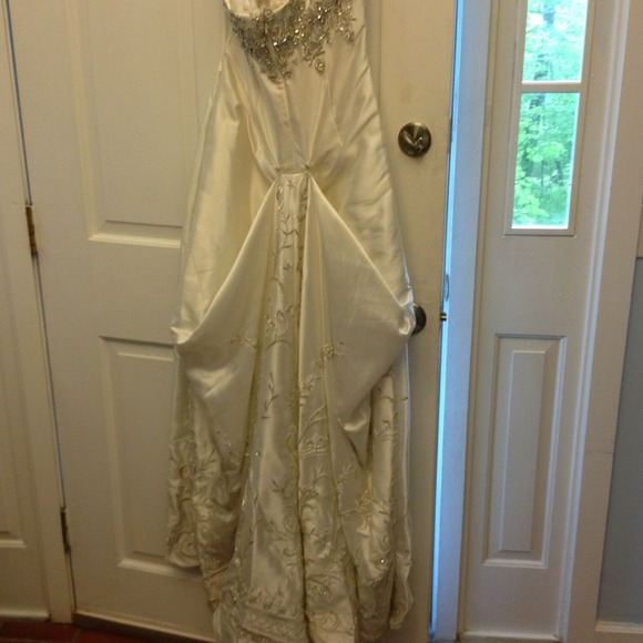Semi custom wedding dress - Picture 2 of 4