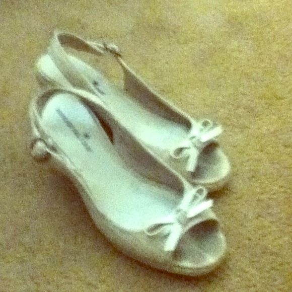 Nude peeptoe wedges with bow