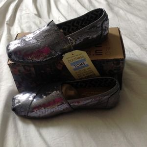 TOMS Classics in Pewter Sequins