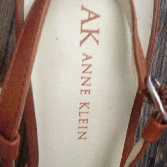 High heels - Picture 2 of 2