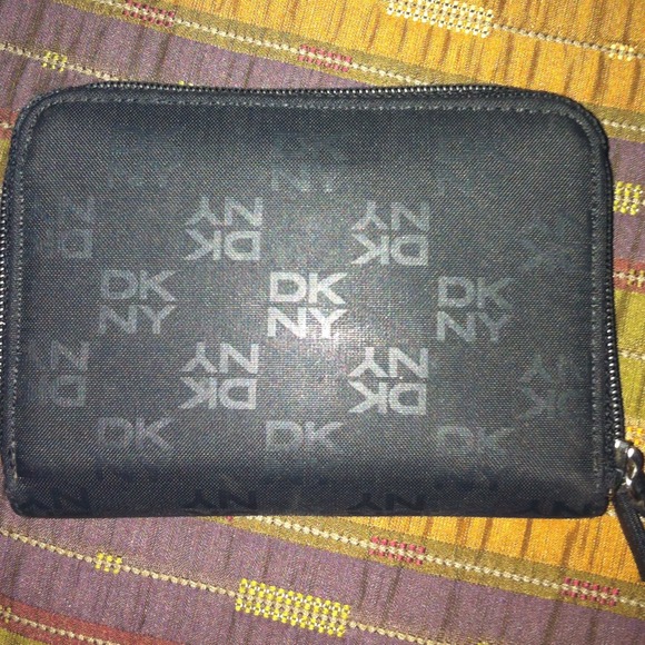 Dkny wallet💙