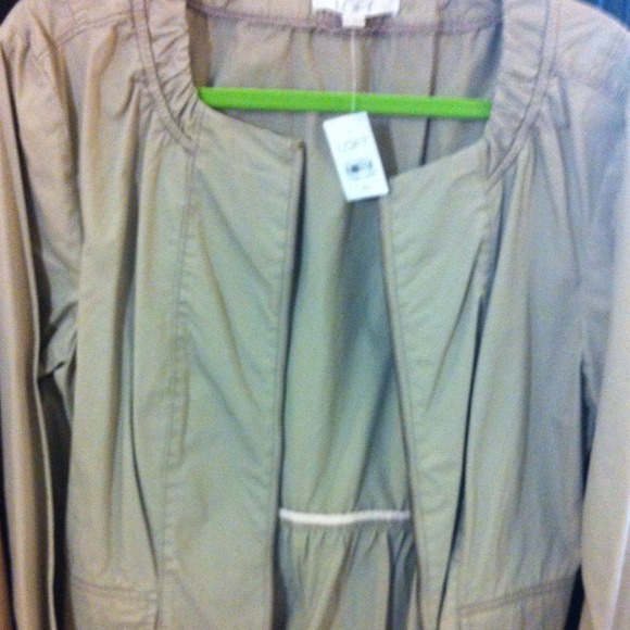 Nice jacket w neutral color