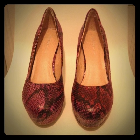 MUST SELL ANY OFFER ACCEPTED! Madden Girl Heels